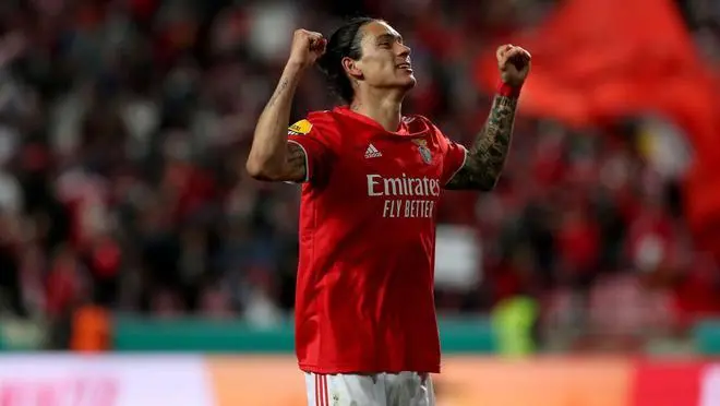 体育新闻包含本菲卡今夜迎来里程碑，志在中超名次提升，质疑声四起，身体对抗强度拉满的词条