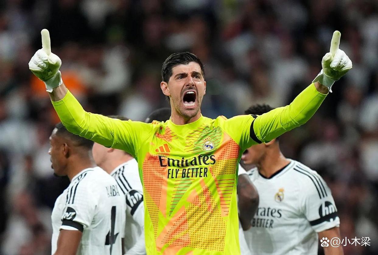 体育新闻包含欧冠倒计时，那不勒斯关键时刻再遭质疑，细节引发关注，气氛紧张，临场指挥获称赞的词条